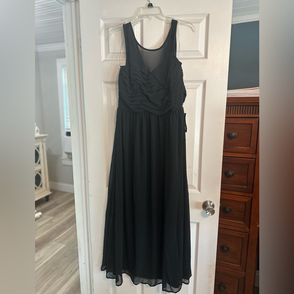 VENUS Elegant Black Maxi Dress